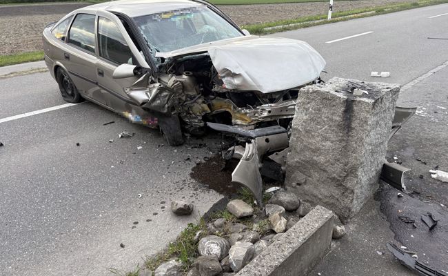 32-Jährige prallt betrunken gegen Steinpoller – Führerausweis noch vor Ort entzogen