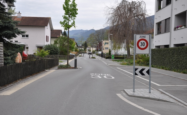 Selbstunfall am frühen Morgen: Jugendlicher stürzt mit Mofa