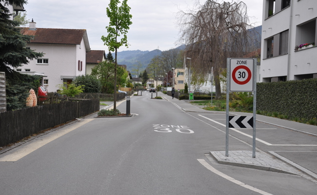 Selbstunfall am frühen Morgen: Jugendlicher stürzt mit Mofa