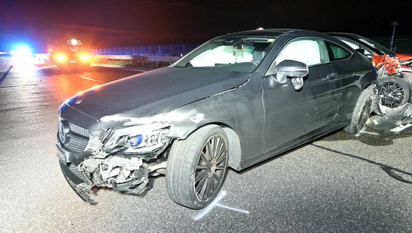 Alkoholisierte 20-Jährige verursacht Crash auf Autobahn Alkoholisierte 20-Jährige verursacht Crash auf Autobahn