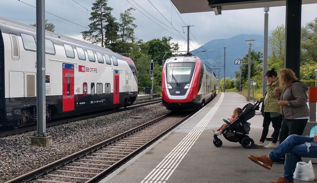 Interregion-Züge am Bahnhof Altstätten.