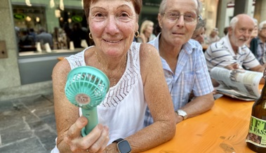 Mit dem Ventilator in der Hand ans Konzert im Städtli