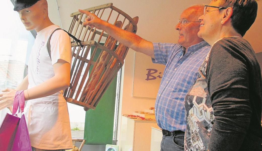 Der Brotverträger in Oberegg wird viel beachtet und weckt Erinnerungen an frühere Zeiten mit einer aus heutiger Sicht unglaublichen Vielzahl von Bäckereien.  