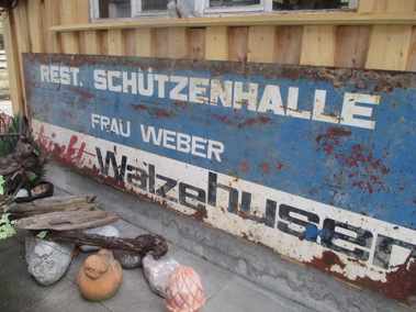 Einblicke in die Vergangenheit: Weshalb dieses Schild an Mineral und den Schützenverein erinnert