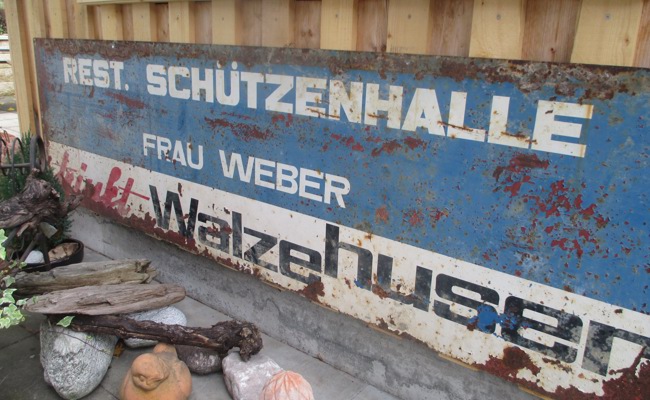 Einblicke in die Vergangenheit: Weshalb dieses Schild an Mineral und den Schützenverein erinnert