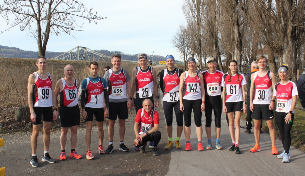 MILA Läufer bereit zum Start des 9 Km Lauf