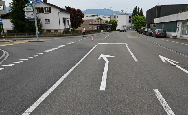 Unfall im Morgenverkehr: Motorradfahrer verletzt sich nach Zusammenprall mit Auto