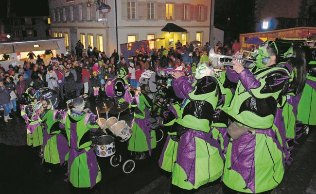 Bernang feiert Fasnacht