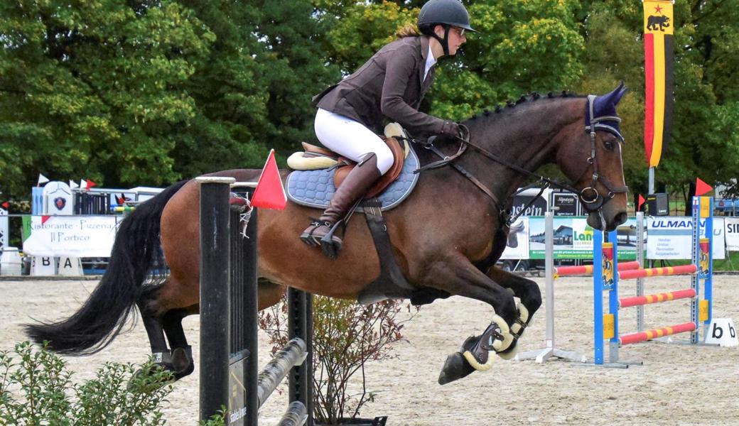 Perfektes Zusammenspiel zwischen Pferd und Reiterin: Nadine Benz und ihr zwölfjähriger Wallach Alejandro gewannen an der Vereinsmeisterschaft des Kavallerievereins Oberrheintal beide Prüfungen.