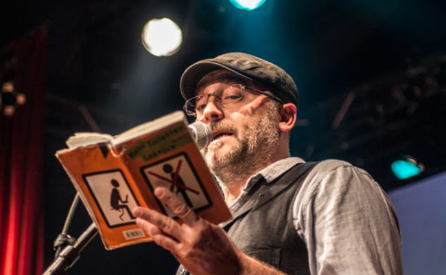 Die biblioRii lädt zu einem Abend mit Ralph Weibel, Musik und Bier ein