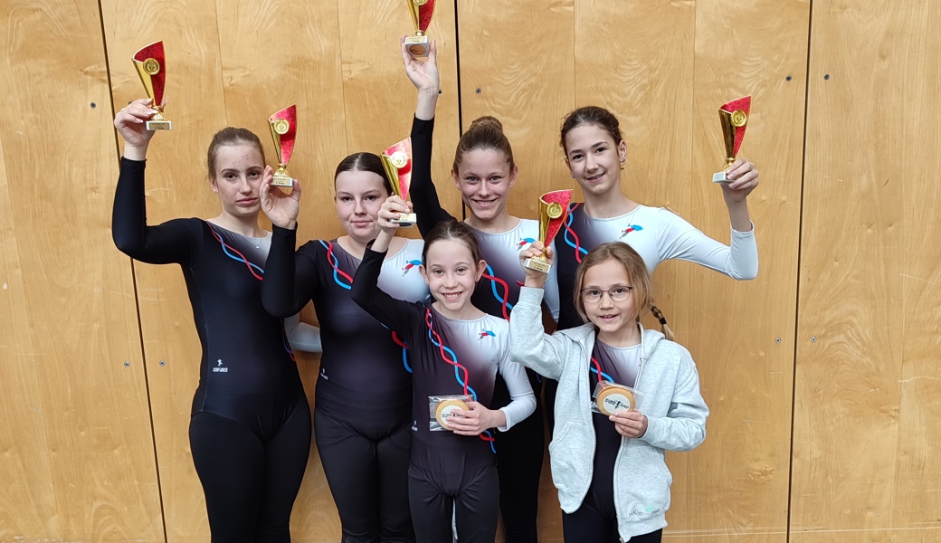 hinten v.l.: Leonie Kujas, Nina Ammann, Svea Mathys vorne v.l.: Kimia Mathys, Josephine Meier