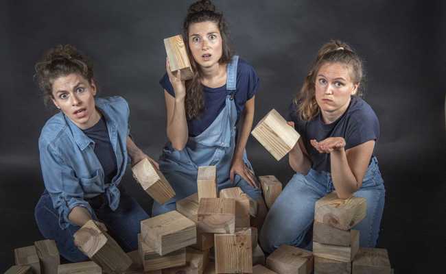 Trio Tria kämpft auf der Diogenes-Bühne gegen allerlei Unbill