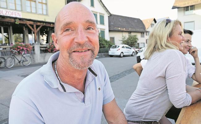 Gesellig Ideen wälzen