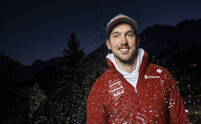 Skilegende Carlo Janka kommt an den Rhema Sportdialog