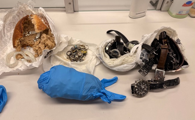 Aussergewöhnlich verstecktes Diebesgut: Zollmitarbeitende finden Schmuck und Goldvreneli in Brotlaib
