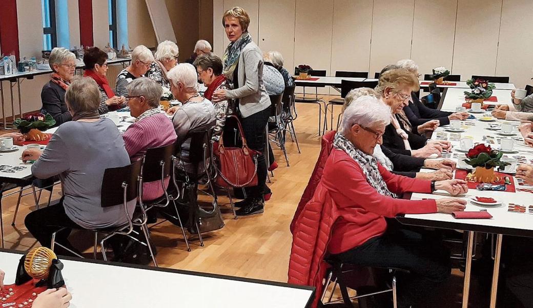 Volle Konzentration beim Lottomatch der «3×20»-Jährigen. Niemand musste mit leeren Händen nach Hause gehen. 