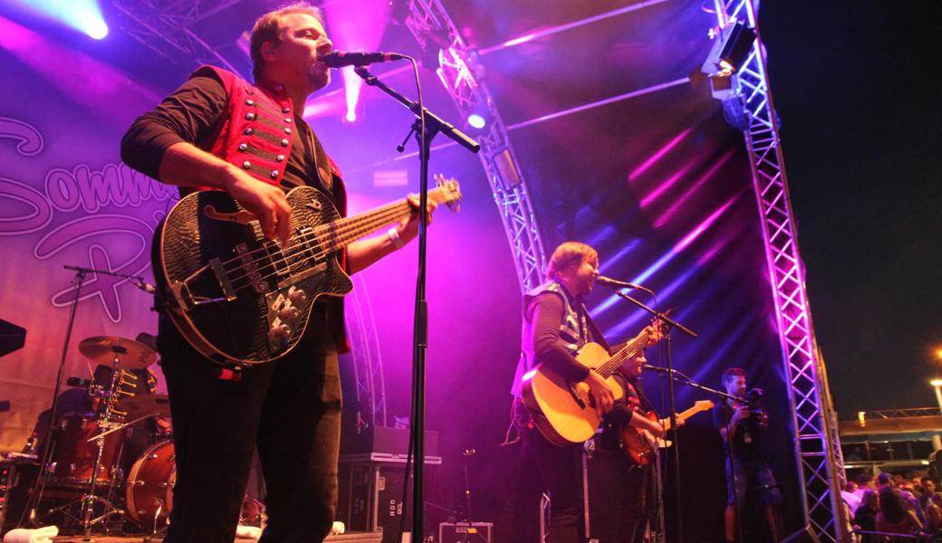 Die Band 77 Bombay Street freute sich über das zahlreiche Publikum.