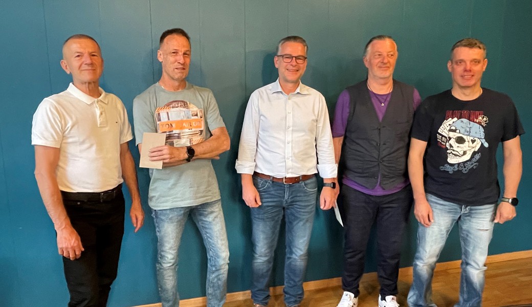 Von links: Popadic Dragan 20 Jahre, Predl Herbert 20 Jahre, Geschäftsführer Michael Schachtler, Scheffknecht Manfred 20 Jahre, Stocklasa Daniel 5 Jahre. (abwesend wegen Krankheit Willidal Joachim 20 Jahre) Von links: Popadic Dragan 20 Jahre, Predl Herbert 20 Jahre, Geschäftsführer Michael Schachtler, Scheffknecht Manfred 20 Jahre, Stocklasa Daniel 5 Jahre. (abwesend wegen Krankheit Willidal Joachim 20 Jahre)