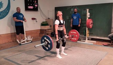 Oberrieter Kraftsport-Ehepaar hebt sich in Landshut zum Sieg