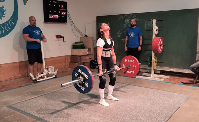 Oberrieter Kraftsport-Ehepaar hebt sich in Landshut zum Sieg