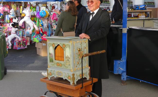 Der Bernecker Jahrmarkt profitierte von prächtigem Herbstwetter