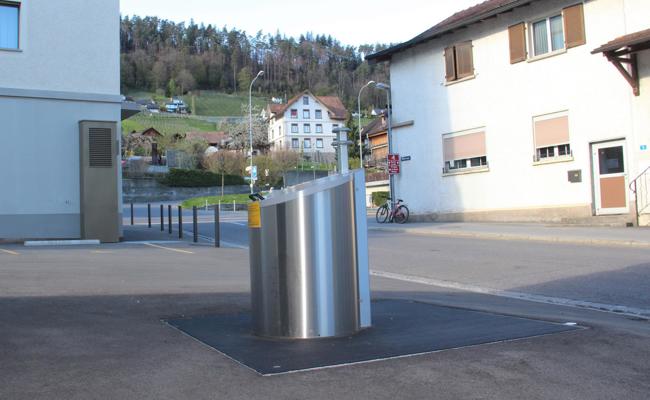 Schon viel Abfall unter dem Boden