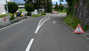 Die Rega flog einen 61-jährigen E-Bike-Fahrer nach einem Auffahrunfall ins Spital