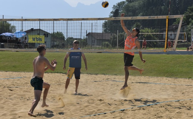Volleyballspektakel im Sand der Bernecker Badi Weier