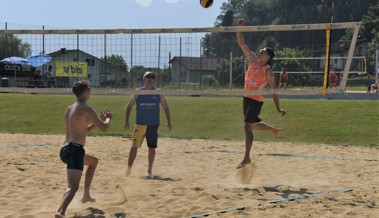 Volleyballspektakel im Sand der Bernecker Badi Weier