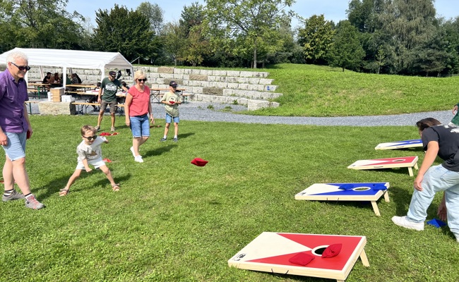 Lustige Spiele machten den Familienausflug abwechslungsreicher