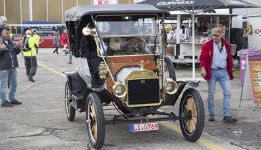 Enthusiasten und rollende Kisten: Beeindruckende Fahrzeuge aus verschiedenen Epochen