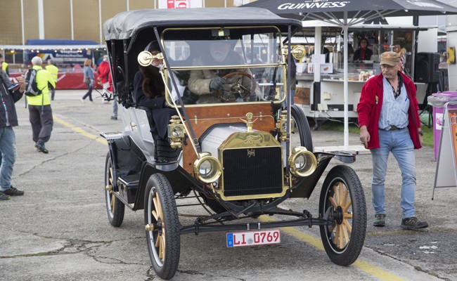 Enthusiasten und rollende Kisten: Beeindruckende Fahrzeuge aus verschiedenen Epochen