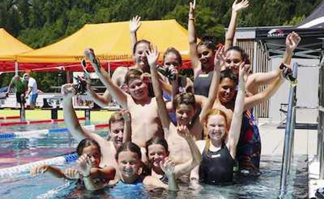 SKW-Schwimmer mit vollem Programm