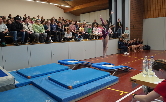 Rund 330 junge Turnerinnen und Turner starten in Kriessern in die neue Wettkampfsaison
