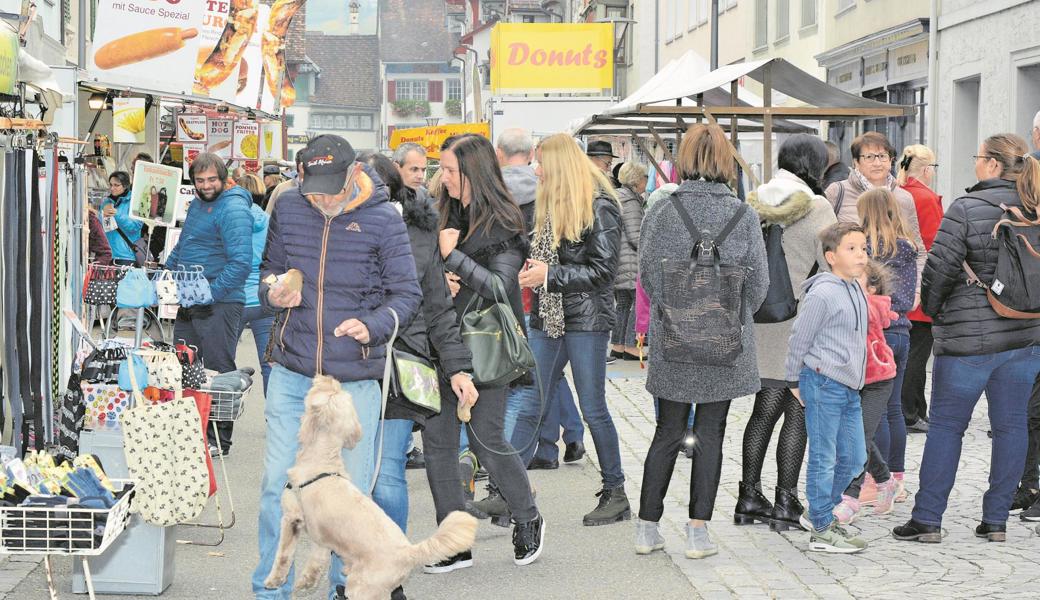 Gestern waren viel mehr Leute am Markt im Städtli unterwegs, als am Samstag, sagten einige Marktfahrer.