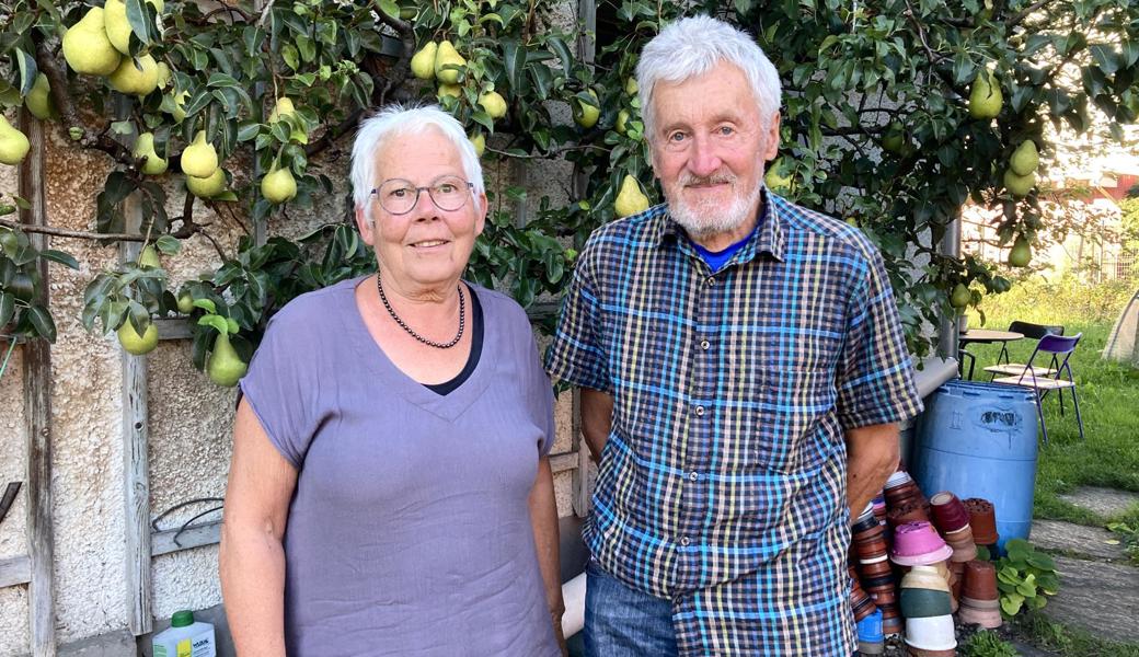 Vreni und Kuno Kobelt erinnern sich an Zeiten, in denen sie in normalen Hosen turnten, im Anzug zu den Rangverkündigungen gingen und Turnunterhaltungen noch in Restaurantsälen stattfanden.