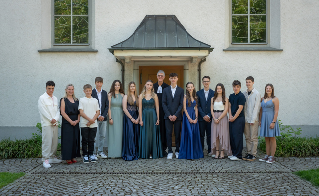 13 junge Menschen feierten ihre Konfirmation