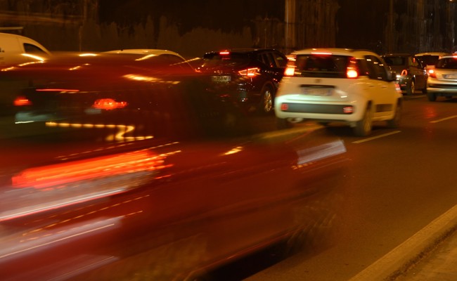 Fünf Fahrzeuge fuhren am Samstag im Pfändertunnel ineinander