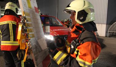 Feuerwehren übten den Ernstfall in der neuen Produktionshalle