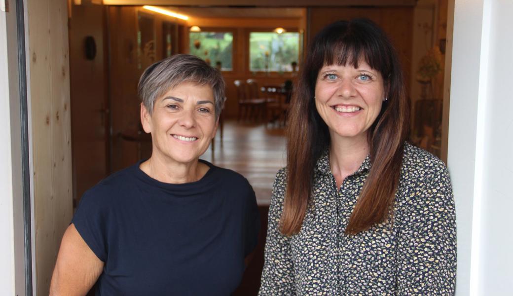 Monika Segmüller (links) und Katja Dietsche haben in Gais ein Café eröffnet. Sein Name: «Platz Drü». 