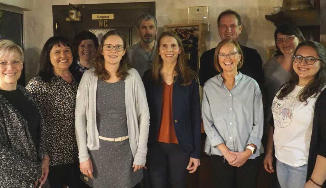 Die Kommission freut sich über sechs neue Sängerinnen und Sänger (v.l.): Katja Bernoi, Claudia Sgier, Jasi Hutter, Karin Heeb, Alexey Neubauer, Simone Brückner, Esther Kluser, Ivo Bürge, Alice Eugster und Carmen Weisskopf. 
