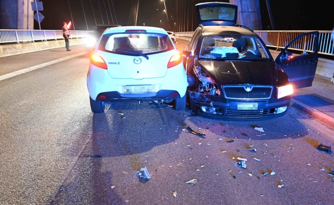 Ein Verletzer und Sachschaden:  Auto gerät wegen technischen Defekts auf Gegenfahrbahn