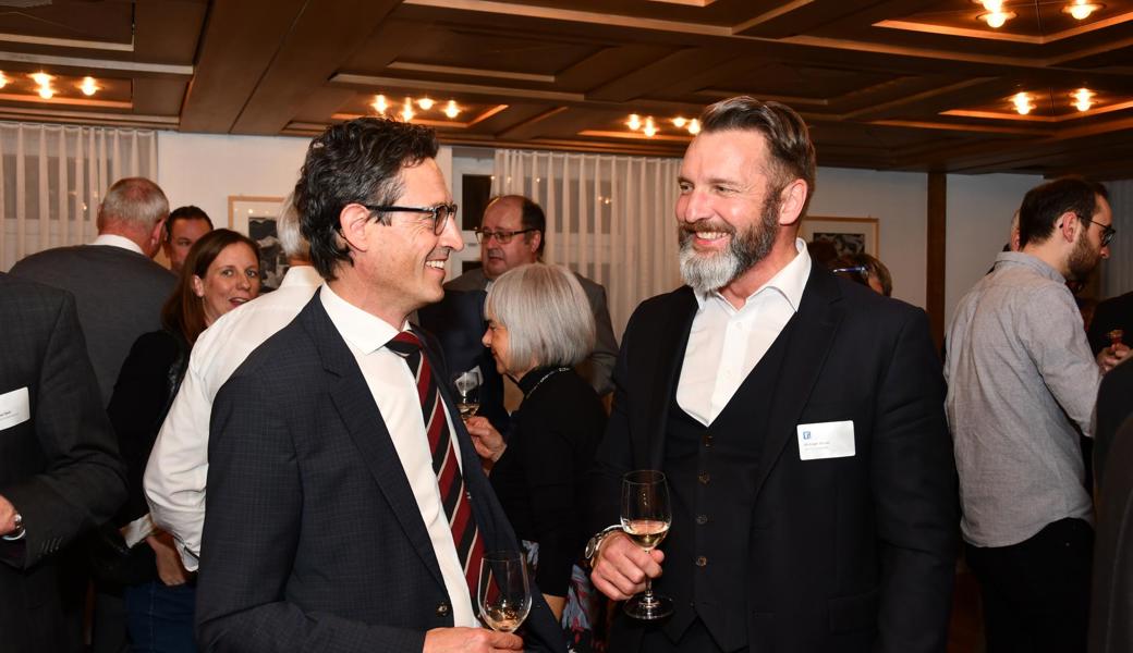 Zukunftsforscher Georges T. Roos (links) und Daniel Ettlinger (CEO Galledia Regionalmedien AG) blicken zuversichtlich in die nahe und ferne Zukunft.