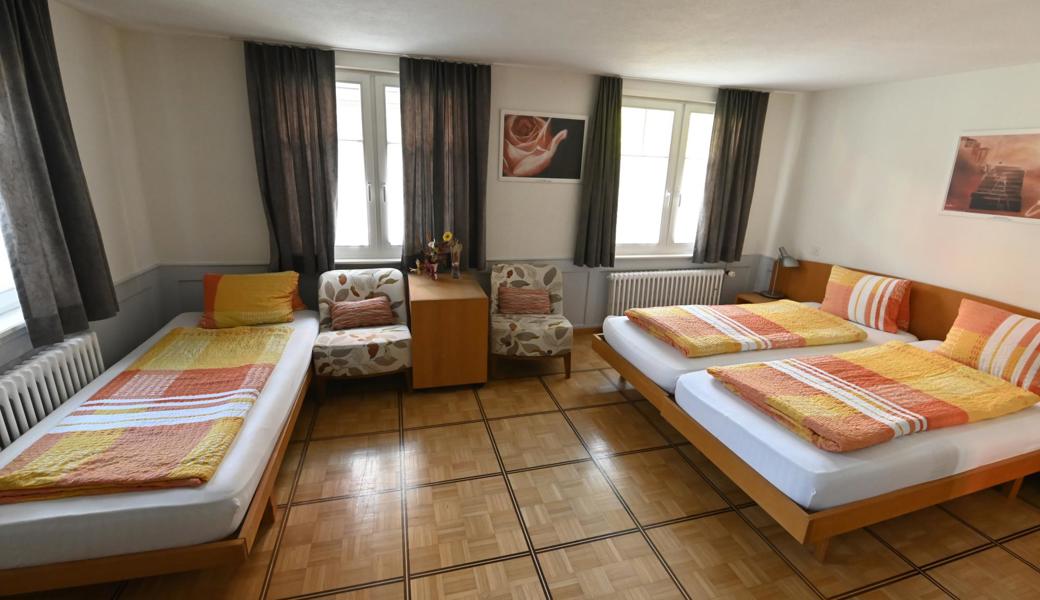 Eines der grösseren Zimmer im Hotel Untertor ...