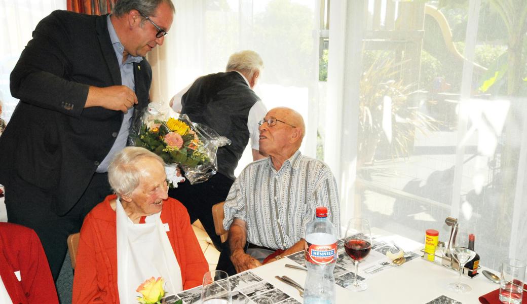Auch der  älteste an der Feier anwesende Altstätter, der 94-jährige Otto Fenk, bekam Blumen überreicht.