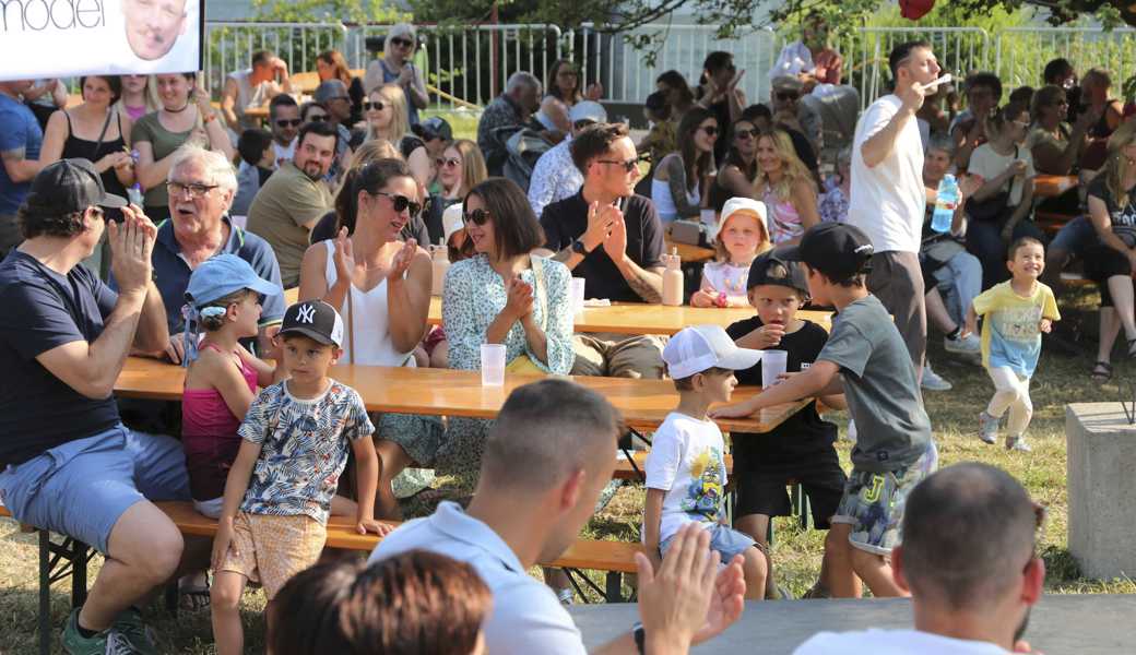 Familien mit Kindern fühlten sich am Fest rundum wohl. Ein Publikumsmagnet war die Modenschau, bei der auch schon kleine Models die Bühne eroberten.   