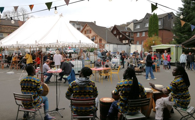Gemeinsam essen macht glücklich, erst recht, wenn das Ambiente stimmt