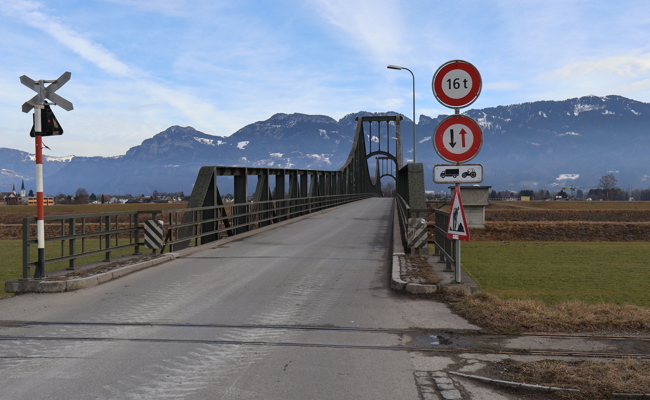Aller guten Dinge sind drei: Jetzt arbeitet auch die Gemeinde an einer Lichtsignallösung für die Rietbrücke