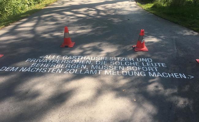 Erinnerungen auf den Boden gesprayt