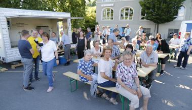 Dem Ort aus der Ferne verbunden 